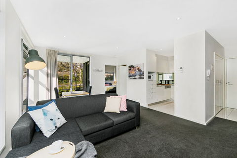 Canberra Furnished Accommodation - Holiday Find 0