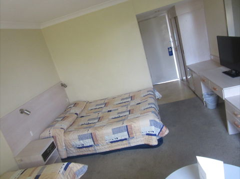 El Toro Motor Inn - Holiday Find 0