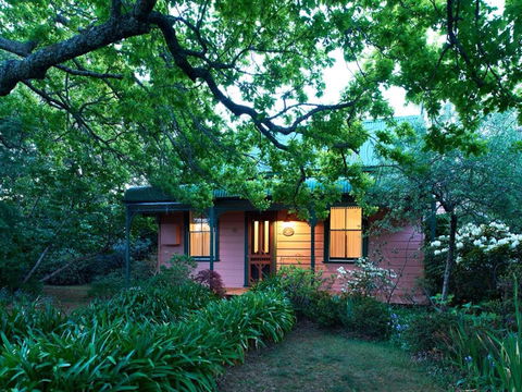 Hawthorne Cottage: Blackheath - Holiday Find 0