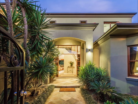 Lakeland Keys Broadbeach - Vogue Holiday Homes - Holiday Find 2