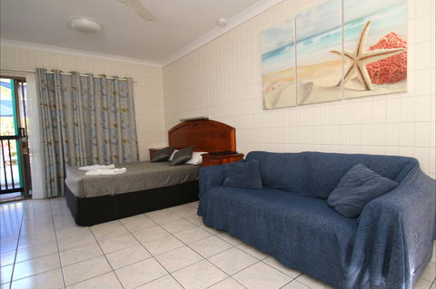 Tropical Palms Resort & 4WD Hire - Holiday Find 2