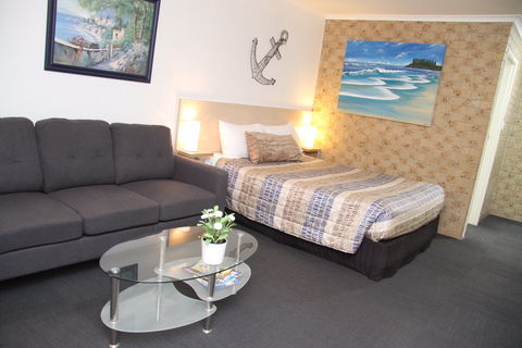 Tweed Harbour Motor Inn - Holiday Find 1