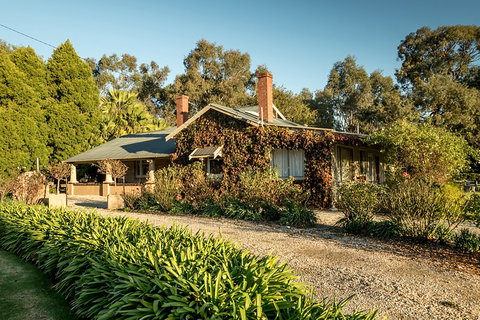 Barristers Block Vigneron Villa - Holiday Find 0