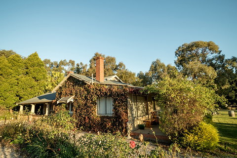 Barristers Block Vigneron Villa - Holiday Find 1