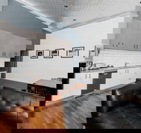 Bespoke on Main - Holiday Find