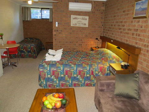 Colonial Motor Inn Pambula - Holiday Find 0