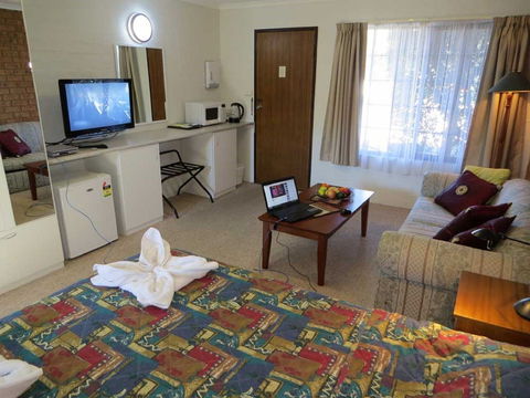 Colonial Motor Inn Pambula - Holiday Find 1