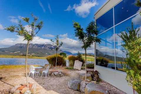Eagles Nest Retreat - Holiday Find 0