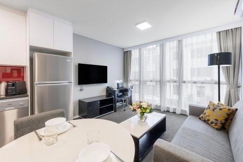 Meriton Suites Adelaide Street, Brisbane - Holiday Find 2