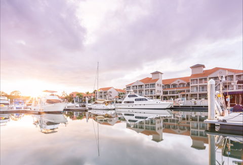 Ramada By Wyndham Hope Harbour - Holiday Find 0