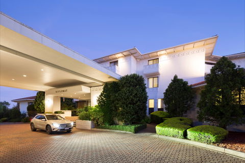 Ramada By Wyndham Diplomat Canberra - Holiday Find 0