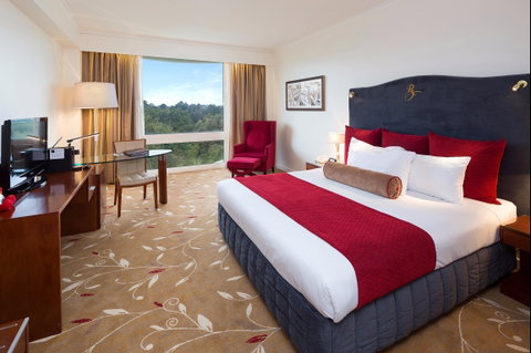 Royal On The Park Hotel And Suites - Holiday Find 1