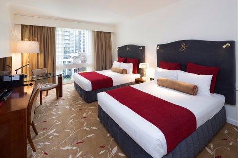 Royal On The Park Hotel And Suites - Holiday Find 2