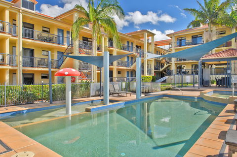 South Pacific Apartments - Holiday Find 1