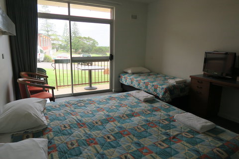 Tathra Hotel - Motel - Holiday Find 2