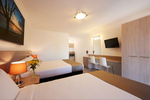 Adelong Motel - Holiday Find 1