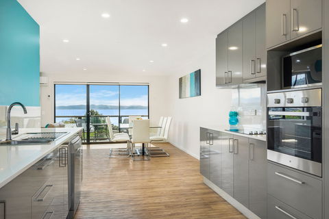 Beach View Apartment - Holiday Find 0