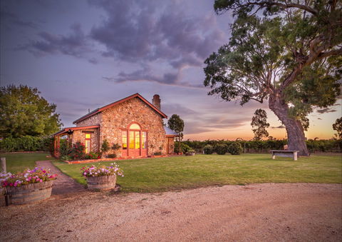 Honeysuckle Rise Country Accommodation - Holiday Find 0