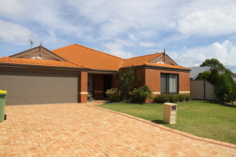Mandurah Golf Links Retreat - Holiday Find 0