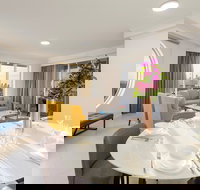 Meriton Suites Bondi Junction - Holiday Find