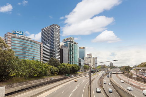 Meriton Suites North Sydney - Holiday Find 0