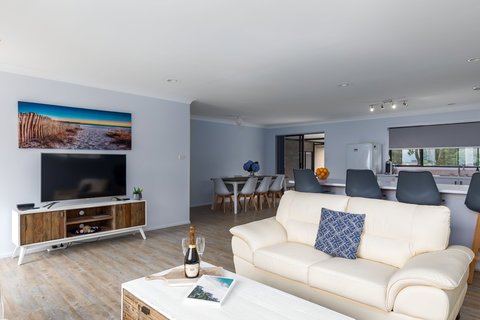 Moona Beach House  Jervis Bay - Holiday Find 2