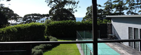Poolside At Hyams - Holiday Find 0