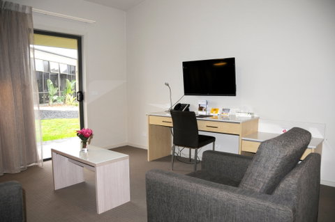Quality Suites Seasons 5 Resort - Holiday Find 1