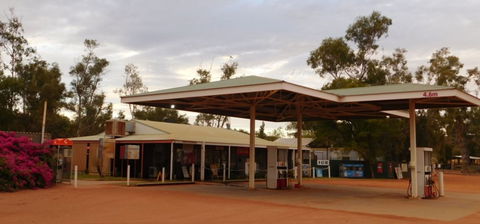 Stuarts Well Roadhouse - Holiday Find 0