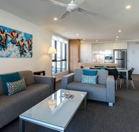 Synergy  Broadbeach - Holiday Find
