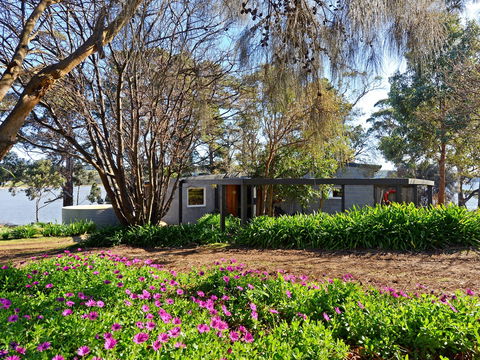 Taylors Bay Cottage - Holiday Find 0