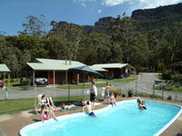 Halls Gap Log Cabins - Holiday Find 3
