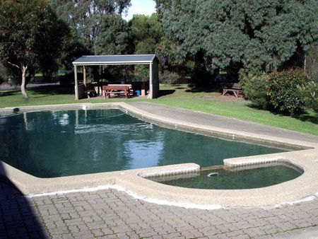 Tandara Caravan Park - Holiday Find 2
