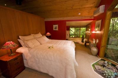 Linden Gardens Rainforest Retreat - Holiday Find 0