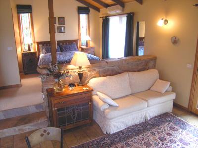 Wombat Hills Cottages - Holiday Find 1