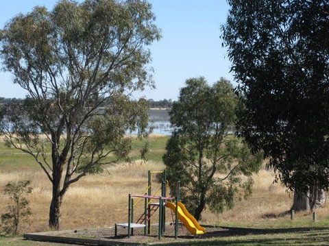 Natimuk Lake Caravan Park - Holiday Find 3