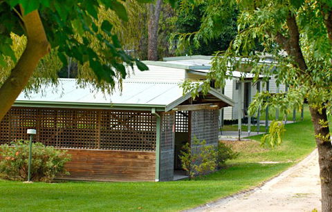 A Wangralea Caravan Park - Holiday Find 2