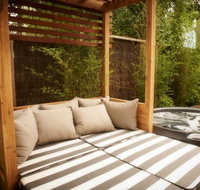 Lake House - Holiday Find