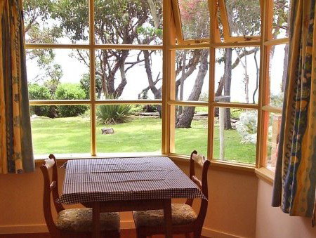 Anchlia Waterfront Cottage - Holiday Find 0