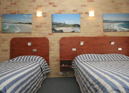 Yamba Beach Motel - Holiday Find 4