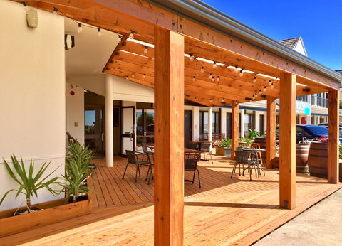 COAST Motel And Apartments - Holiday Find 3