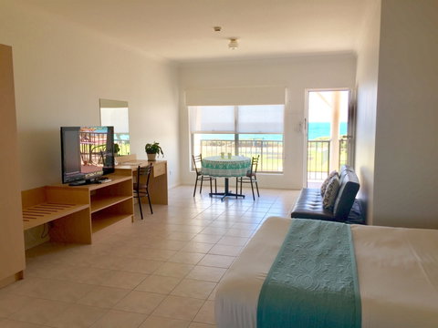 COAST Motel And Apartments - Holiday Find 6