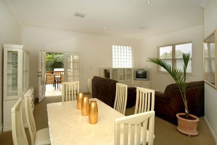 Michelle's Garden Apartments - Holiday Find 2