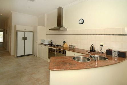 Michelle's Garden Apartments - Holiday Find 4