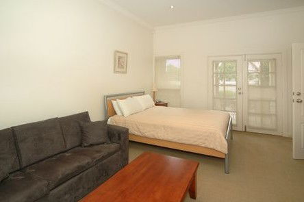 Michelle's Garden Apartments - Holiday Find 5