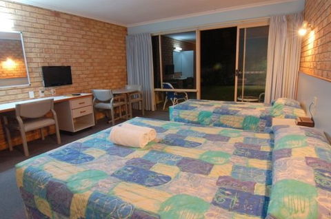 Sunshine Coast Motor Lodge - Holiday Find 1