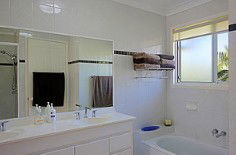 Aaah @ Byron - Holiday Find 4