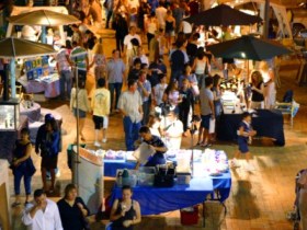 Surfers Paradise Beachfront Markets - Holiday Find 0