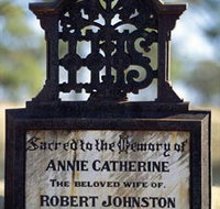 Old Southern Cross Cemetery - Holiday Find