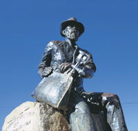 Paddy Hannans Statue - Holiday Find